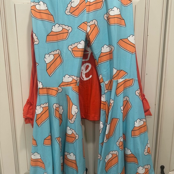 Kids Pie Print Thanksgiving Outfit - Picture 4 of 5